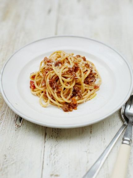 Super Easy + Deliciously Good Spaghetti Bolognese