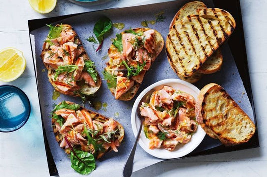 BBQ salmon bruschetta with sauce
