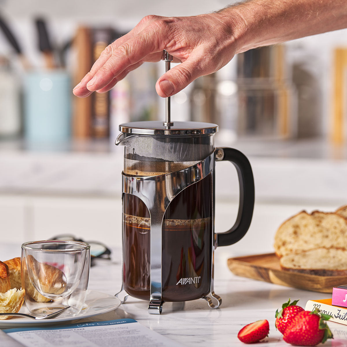 Avanti Cafe Press 8 Cup Coffee Plunger - Plunging