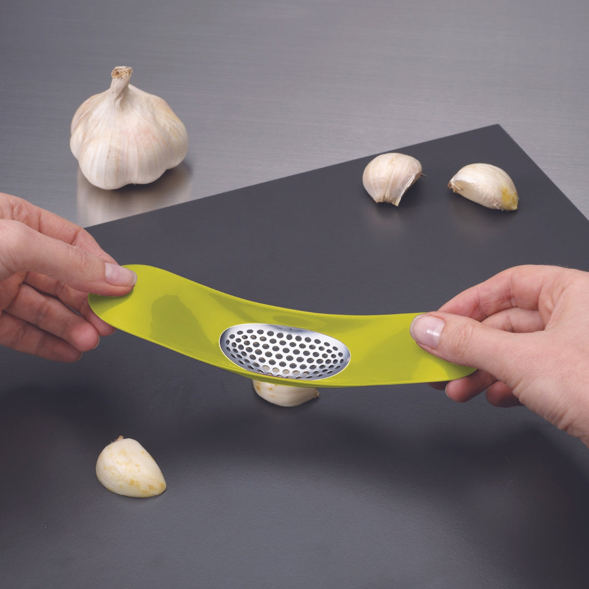 Rocker Garlic Crusher - Green