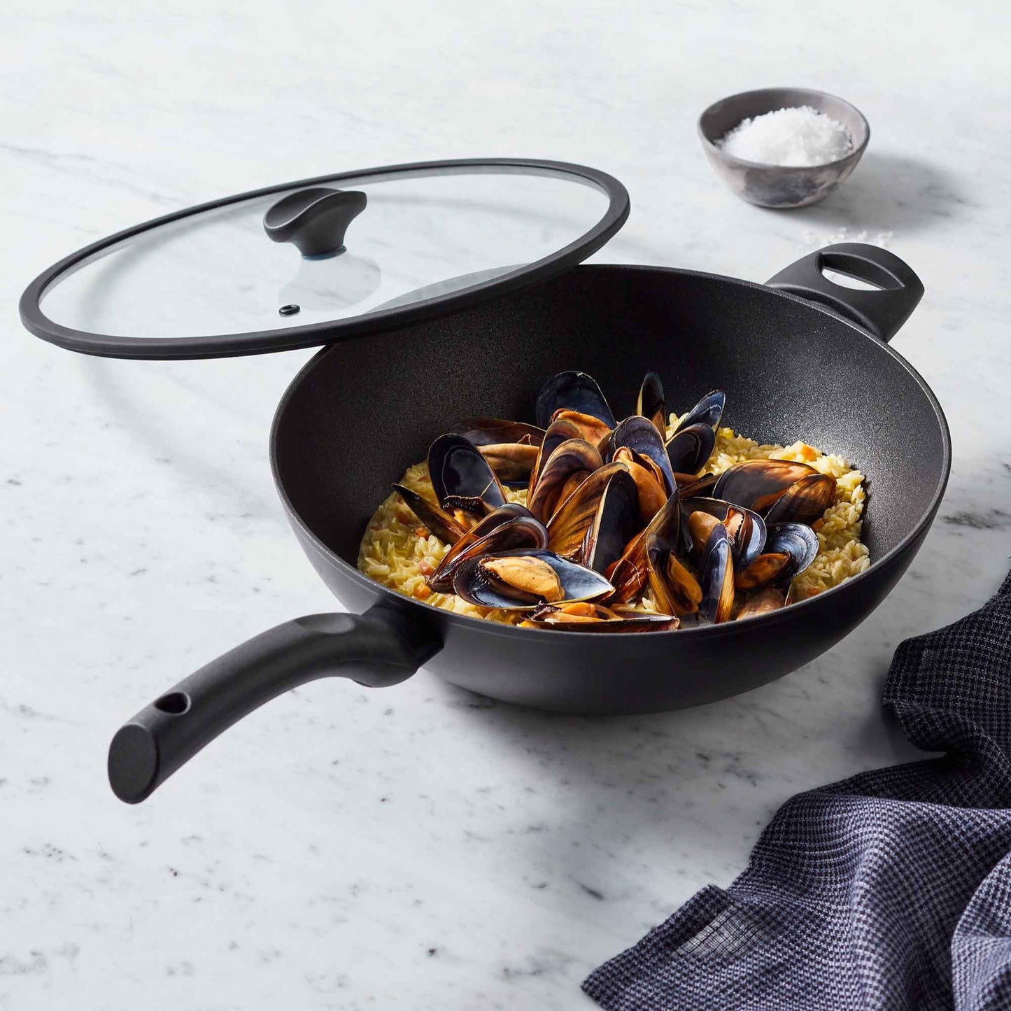 Essteele Per Salute 32cm Covered Stirfry featuring muscles 