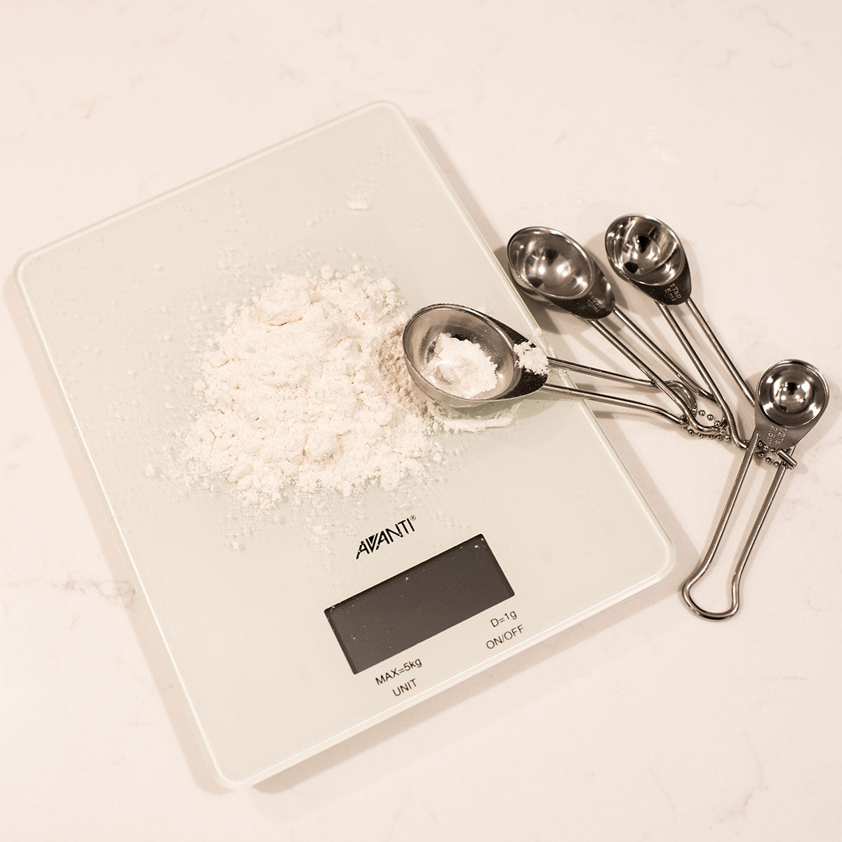 Avanti Kitchen Scales with Measuring Spoons